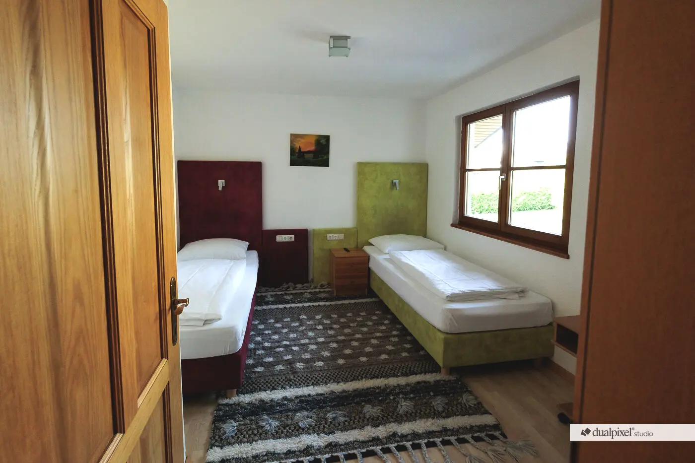 Kinderzimmer und Zweibettzimmer im Ferienhaus und Bungalow des Biergasthof Riedberg in Ried im Innkreis