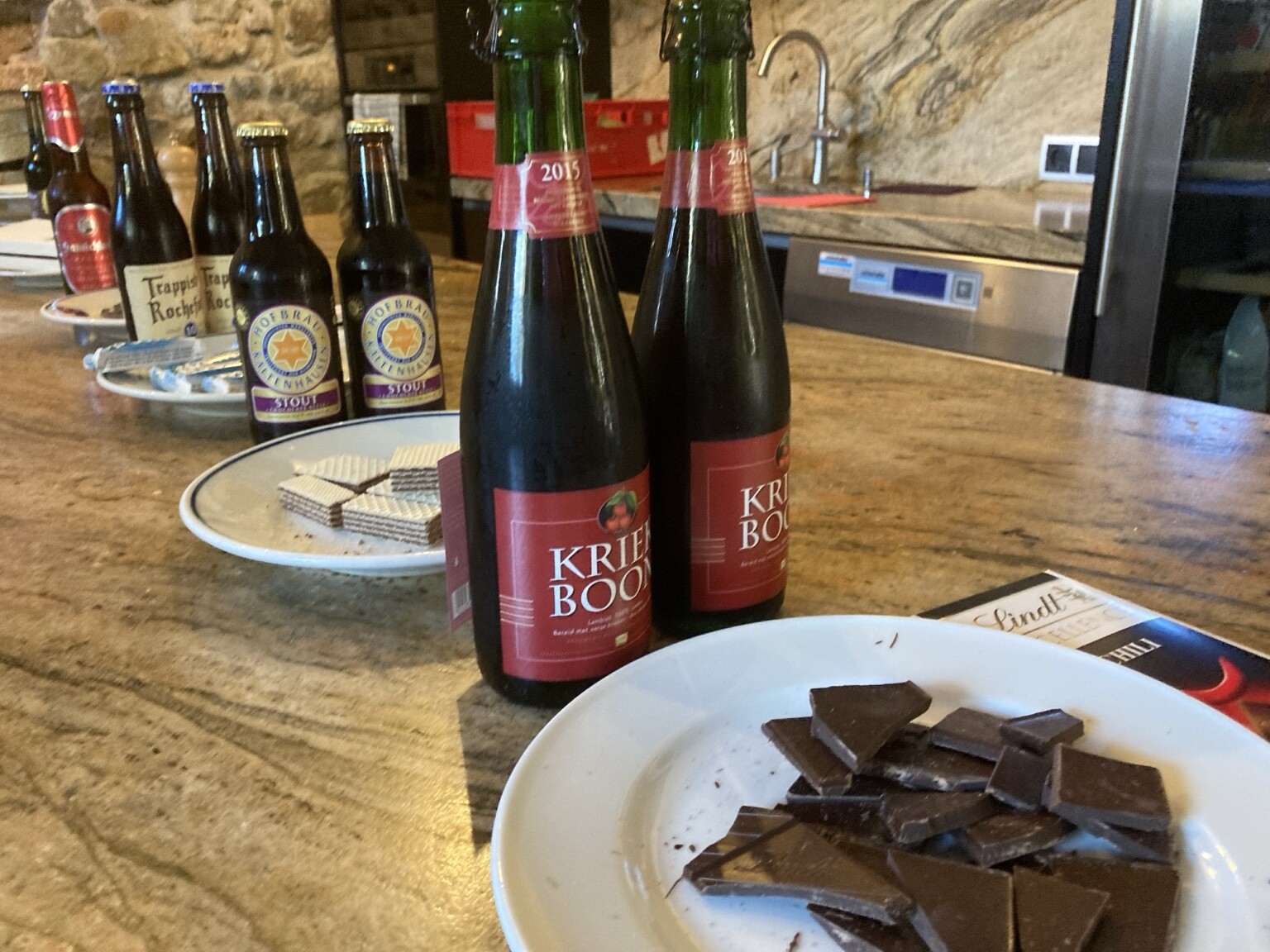 Bier und Schokolade bei einer Verkostung zur Kombination von Aromen